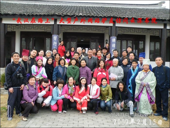 同学们在云深书院讲堂前合影.jpg